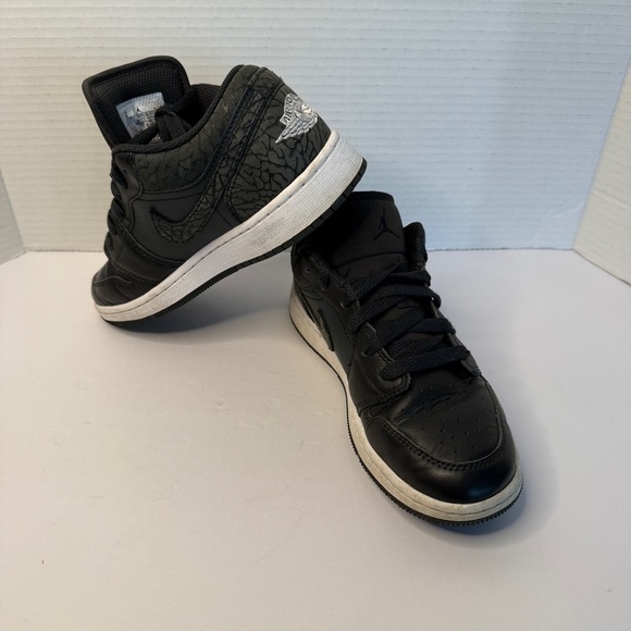 AIR JORDAN 1 LOW SE (BIG KID) - Picture 12 of 12